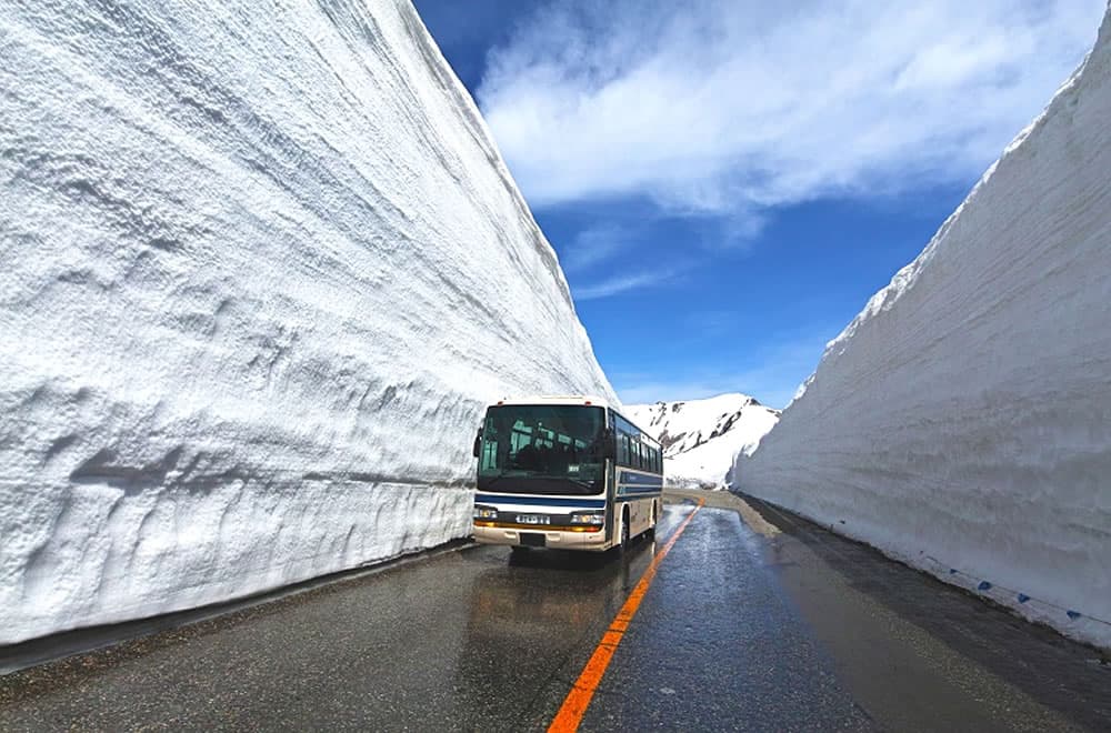 立山黒部アルペンルート　雪の大谷