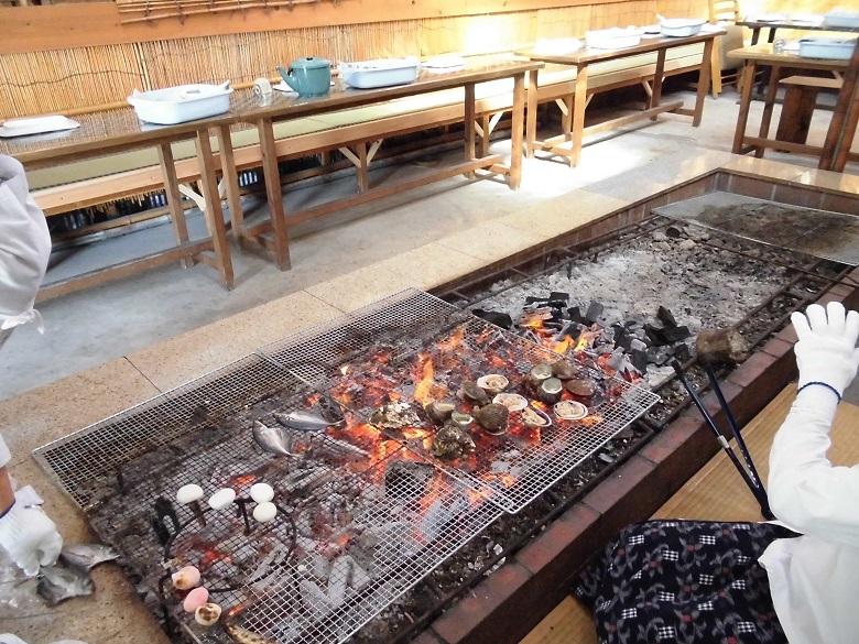 海女小屋はちまんかまど