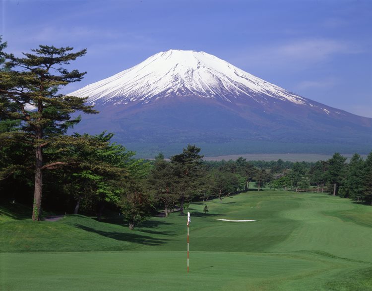 山中湖畔の名門コース「富士ゴルフコース」と宿泊がセットになったプラン