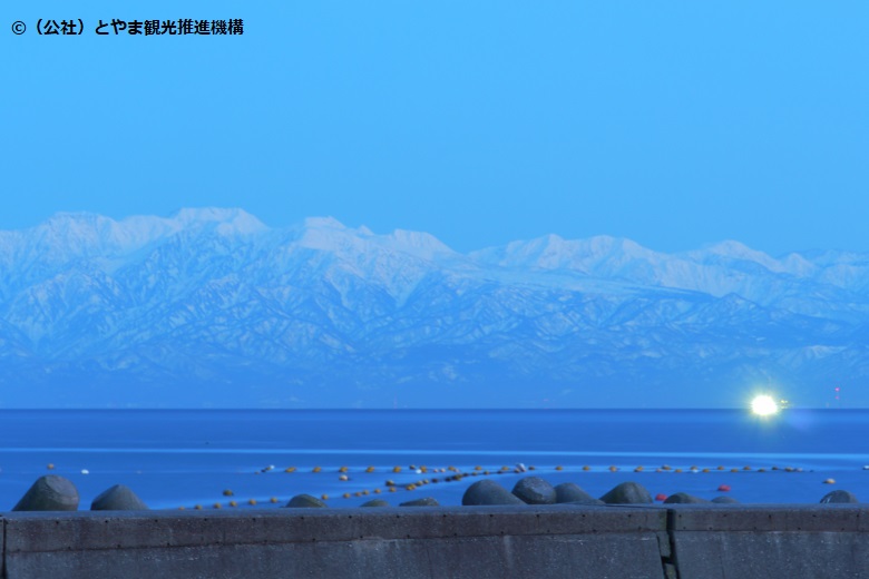 氷見温泉から見た立山連峰