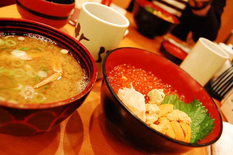 小樽といえば海鮮丼とカニ汁