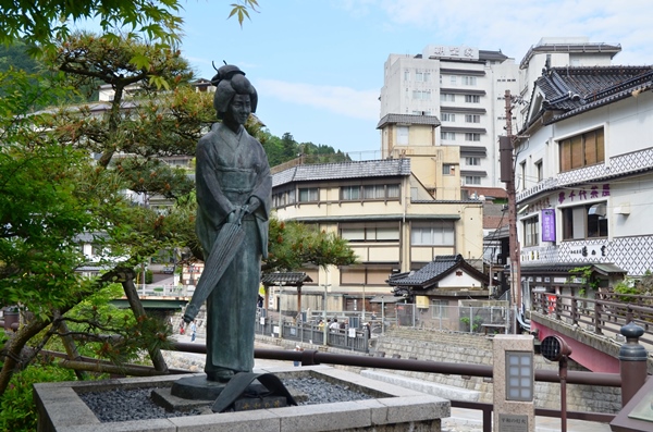 湯村温泉・夢千代像