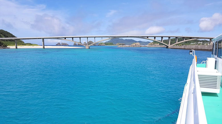 阿嘉島に入港