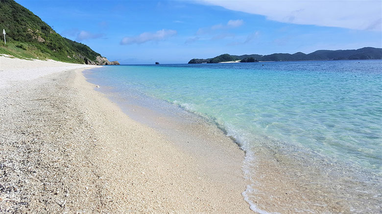 阿嘉島の透明度の高い海