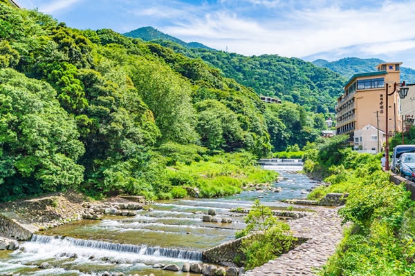 新緑の箱根湯本温泉