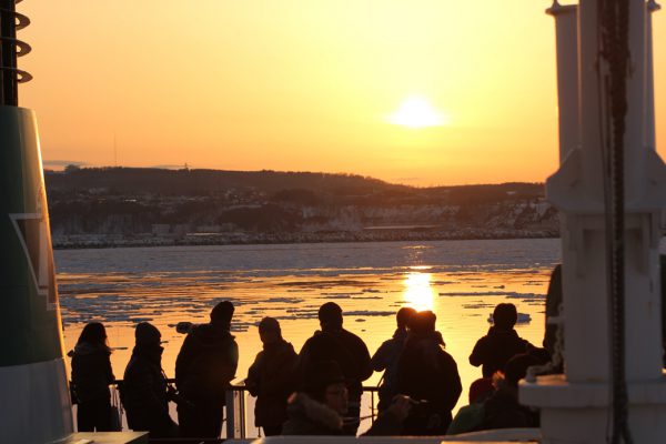 美しい夕日が沈む絶景ポイントも