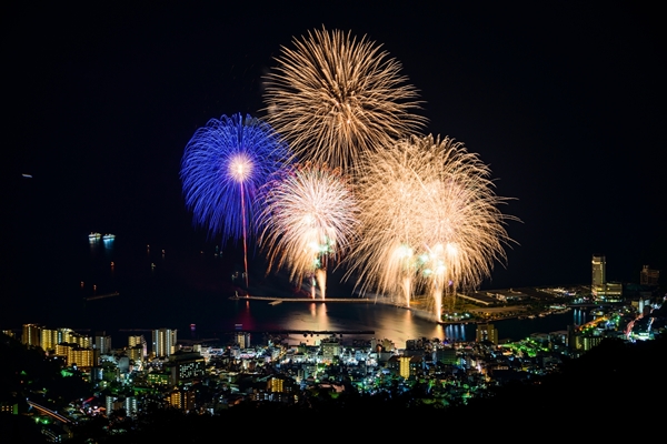 熱海の花火大会を見る職場旅行