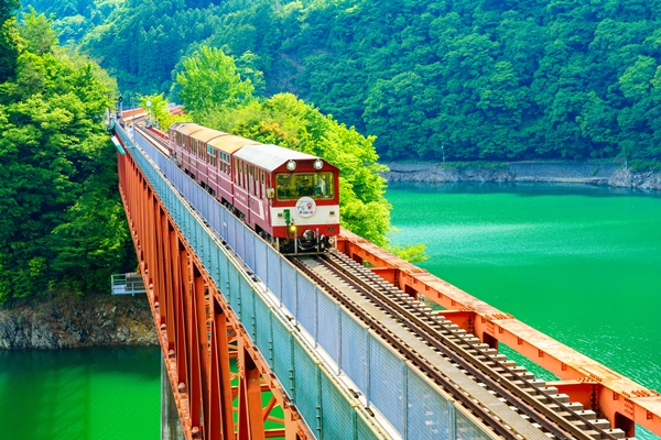 奥大井湖上駅と列車