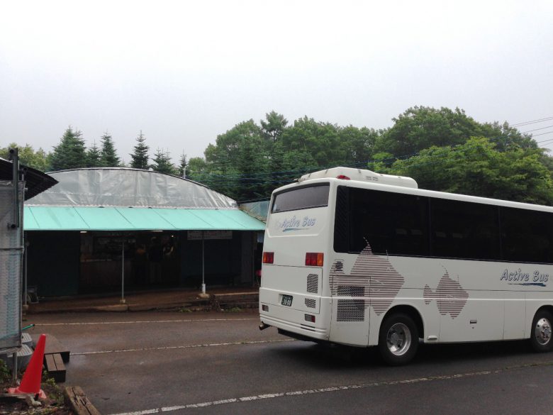 岩原果樹園・バス駐車場