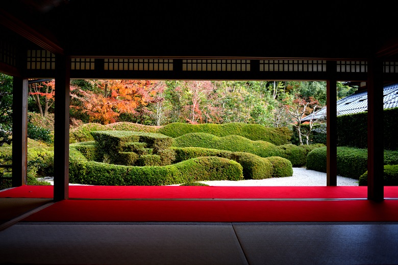 大池寺の庭園