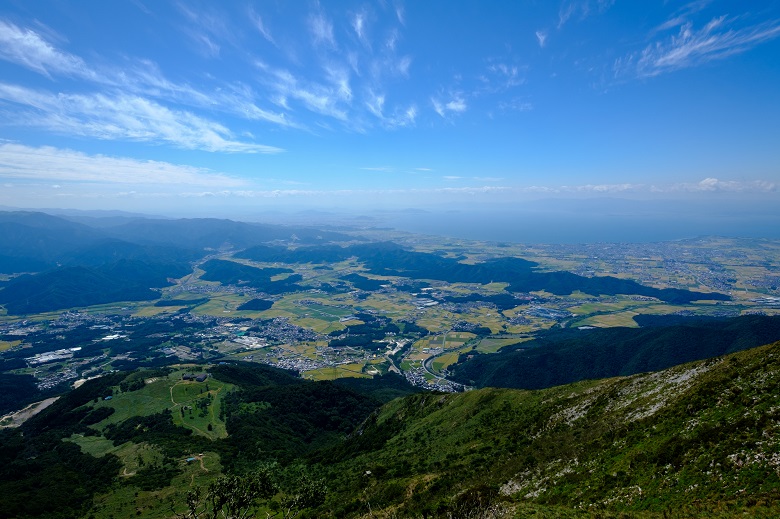 伊吹山からびわ湖を望む