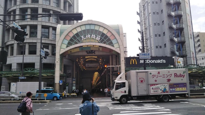日本一長い商店街として有名な「天神橋筋商店街」