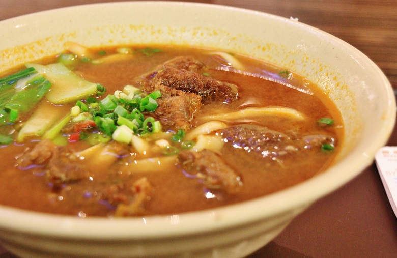 牛肉麺（ぎゅうにくめん、ニョウロウミェン）