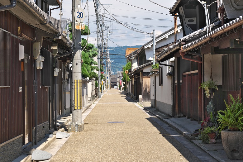 八尾市にある歴史的建造物が立ち並ぶ久宝寺寺内町