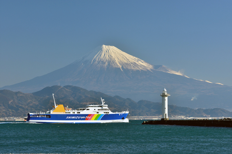 駿河湾フェリーと富士山