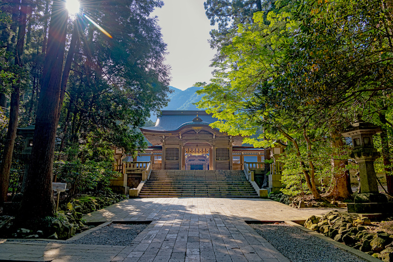 弥彦神社