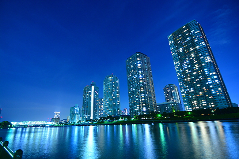 夜の越中島公園からみた景色