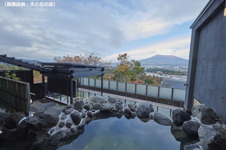 御殿場プレミアム・アウトレット内にできた日帰り温泉施設「木の花の湯」
