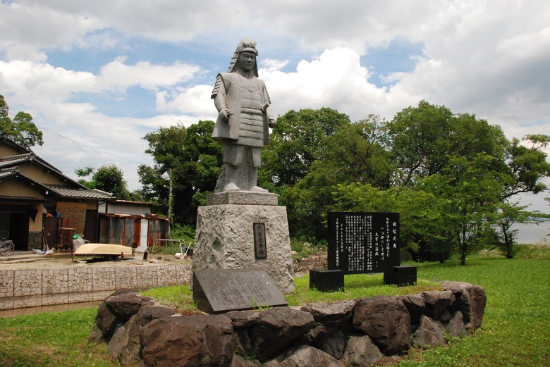 坂本城跡の明智光秀像