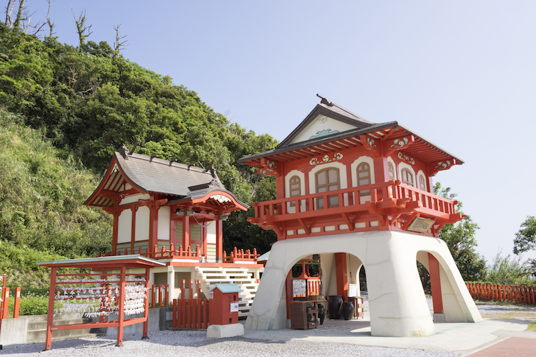 長崎鼻にある竜宮神社