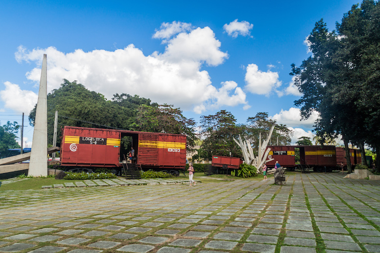 軍用列車襲撃記念碑