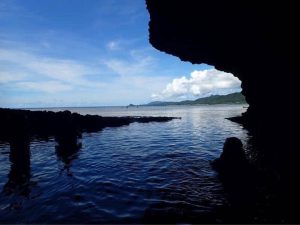石垣島の青の洞窟
