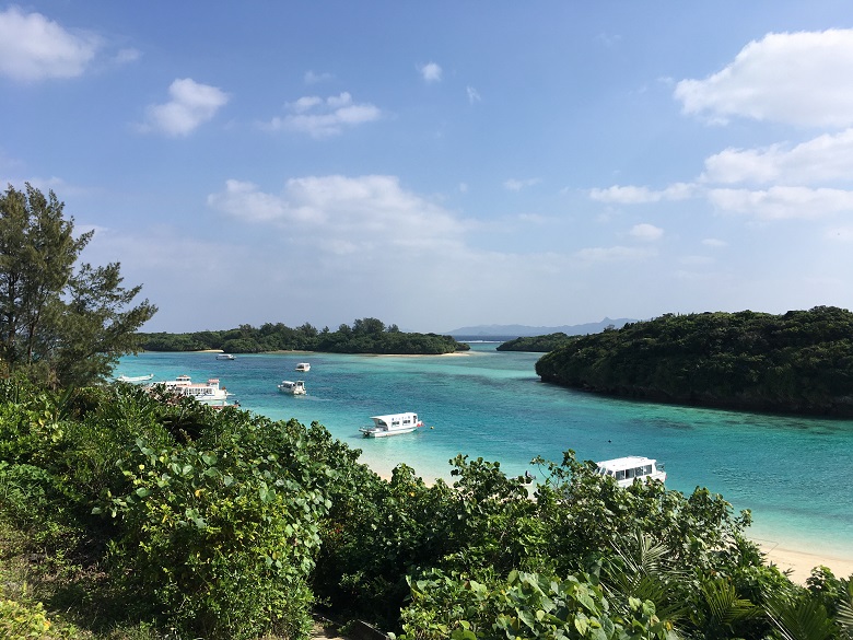 川平湾の風景