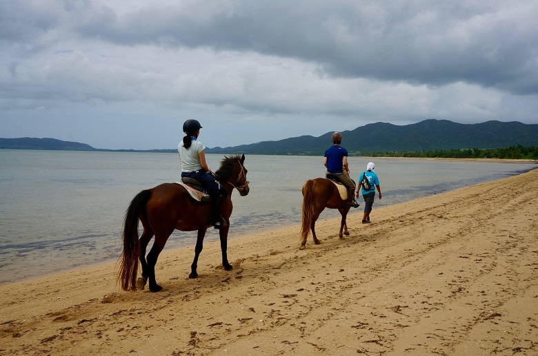 石垣島で乗馬を楽しむ