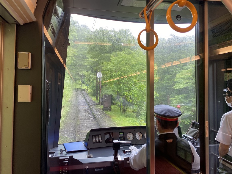 強羅に向かう箱根登山電車