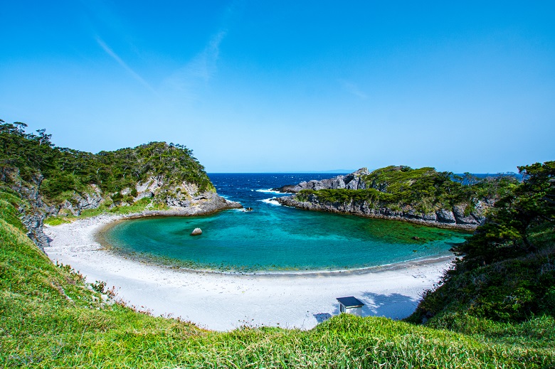 式根島　泊海水浴場