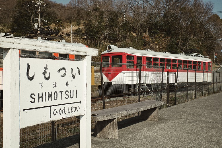 廃線となった下津井鉄道「赤いクレパス号」