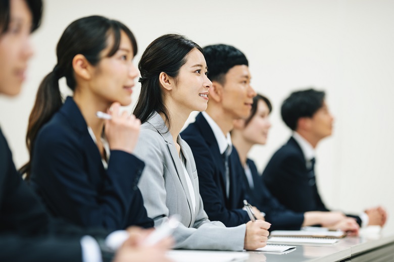 社員研修と社員旅行の違い