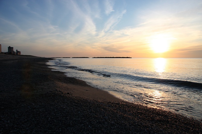 日本海に沈む夕日が美しい湯野浜温泉