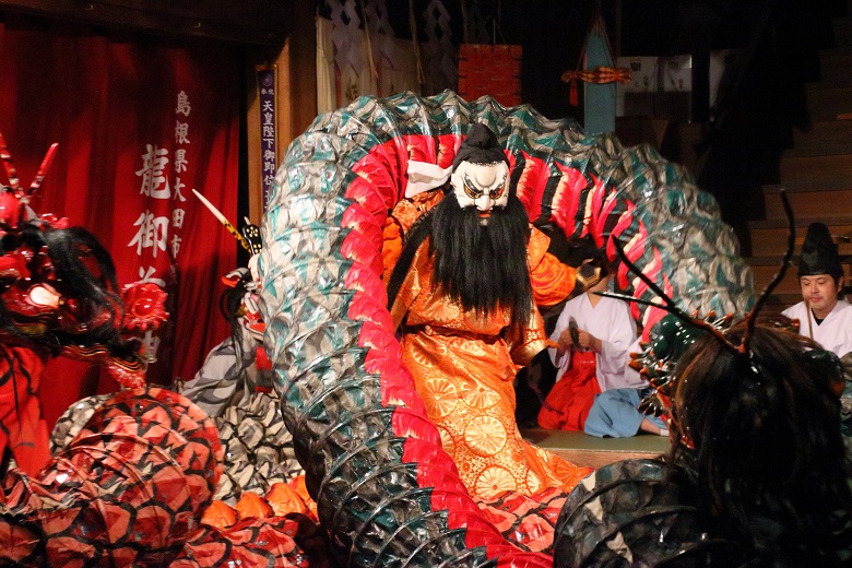 温泉津温泉 石見神楽・龍御前神社（画像提供：島根県観光連盟）