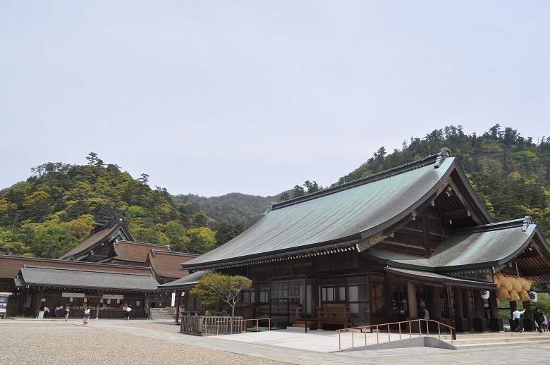 出雲大社・拝殿と本殿