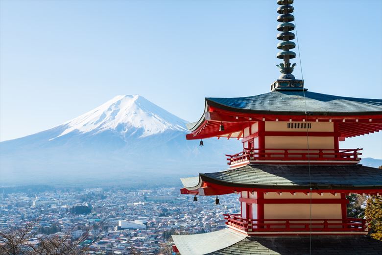 令和5年の新春・初詣の参拝には、末広がりの富士山を絶景から拝むのもいい・新倉冨士浅間神社はその絶景スポットの一つ