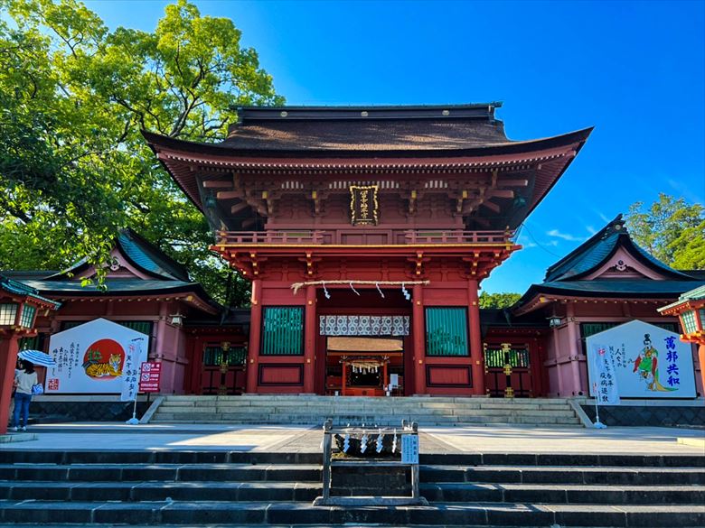 富士本宮浅間神社は、霊峰富士山をまつる神社の一つです。正月三が日は富士山を愛でながら初詣ツアーはいかがでしょうか。
