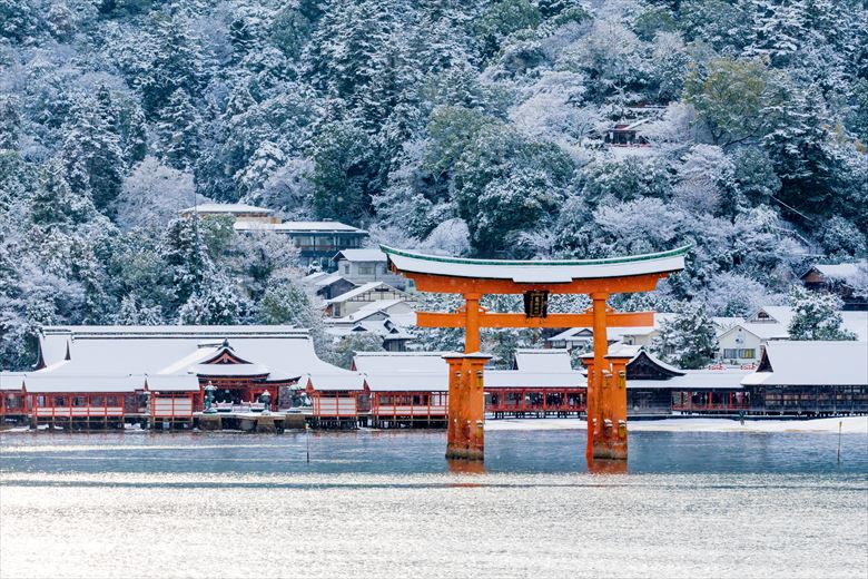 新年・正月の参拝は、厳島神社・宮島へ観光もかねて訪れるのもいいです