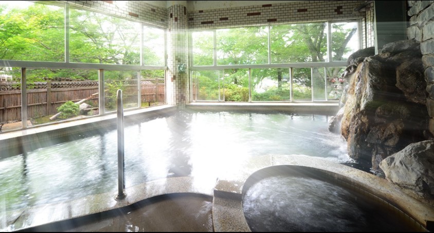 亀山温泉ホテルは源泉かけ流しの湯