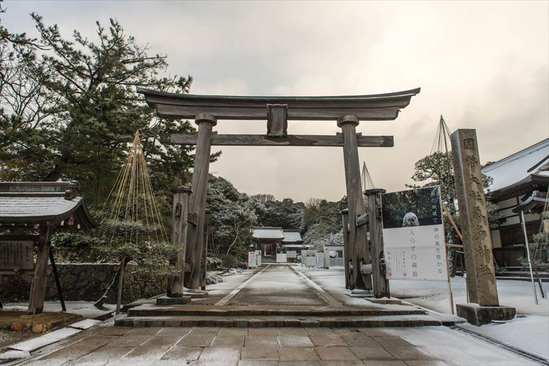 気多大社は、縁結びで有名な神社ですが、新年の初詣参拝でも北陸エリアで人気のスポットです