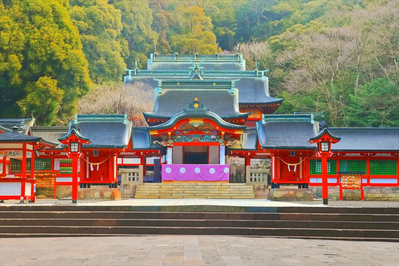 霧島神社は高千穂峰を御神山としたことがはじまり。南九州きってのパワースポットです