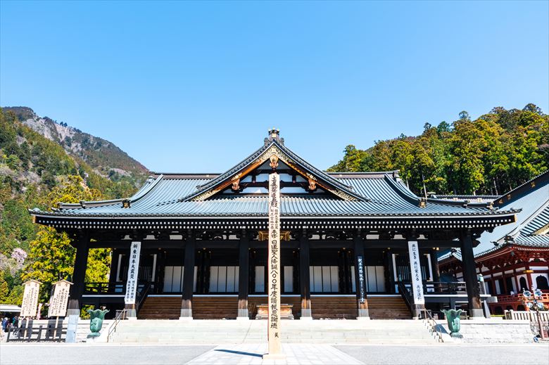 お年寄りのグループの初詣旅行にもいい！身延山・久遠寺への初詣