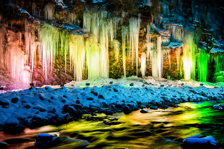 秩父の三十槌の氷柱は、1月・2月の秩父への団体旅行・グループ旅行に人気の行き先です