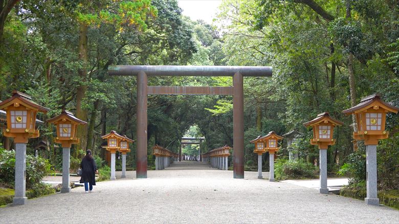 宮崎神宮は、神武天皇がかつて住んだとされている由緒ある神社です