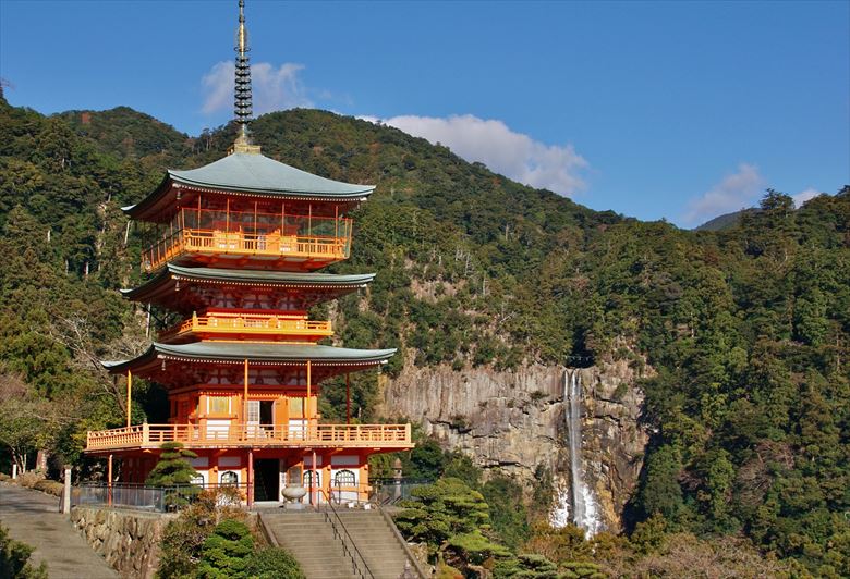熊野の青岸渡寺への初詣は、グループや団体でいくのもおすすめです