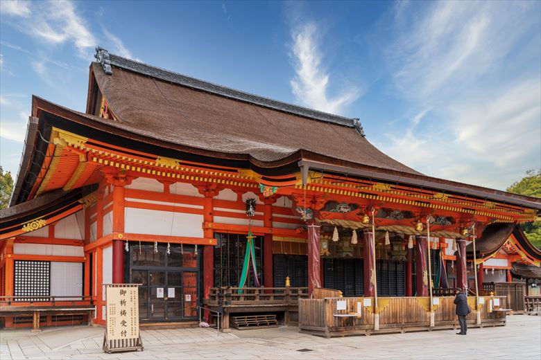 新年の祈願は、定番の京都・八坂神社に祈祷に行くのもいい