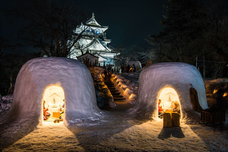 団体での冬旅行の行き先のおすすめの、秋田・横手市のかまくら・雪まつり。