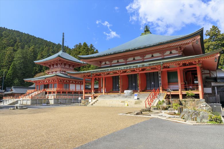 歴史サークルの合宿では、滋賀エリアもおすすめ。国宝級の神社・仏閣を拝観するのもいいです。写真は比叡山・延暦寺