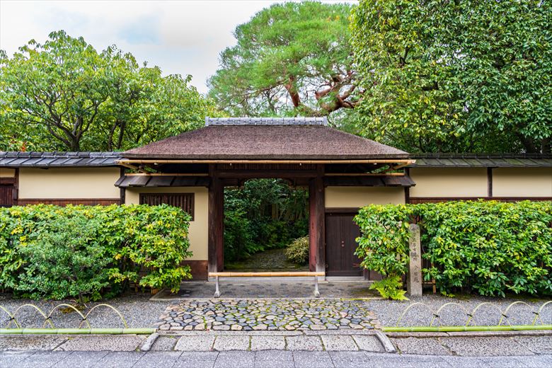 京都にある、茶道・裏千家の聖地「今日庵」。