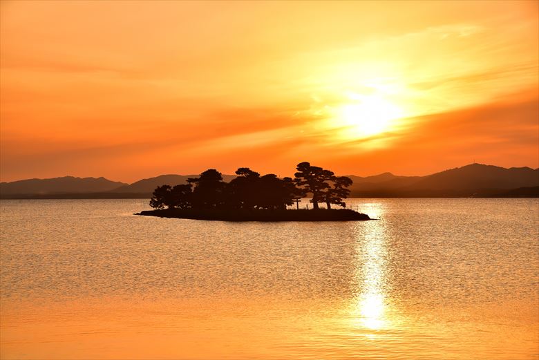 写真部合宿には、島根・松江と出雲はいかがでしょうか。宍道湖には有名な夕日スポットがあって、夕日の撮影にチャレンジできます